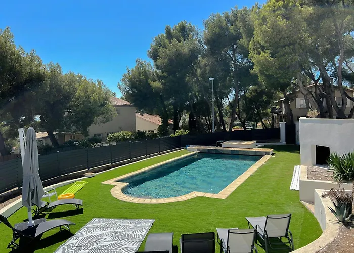 With Pool Near The In בית נופש