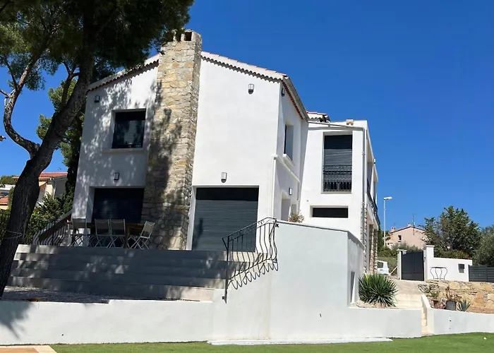 בית נופש With Pool Near The In *